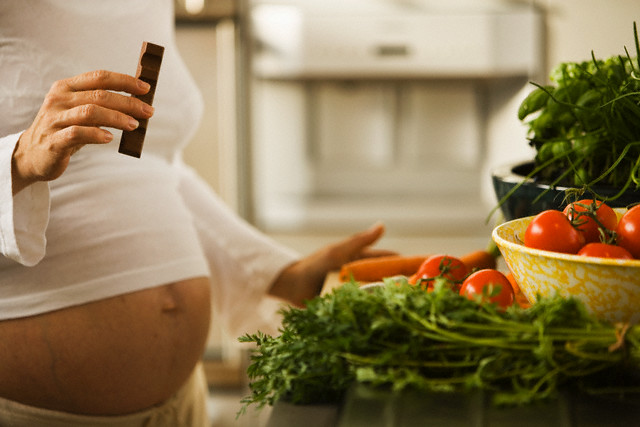 Що не можна їсти вагітним? 